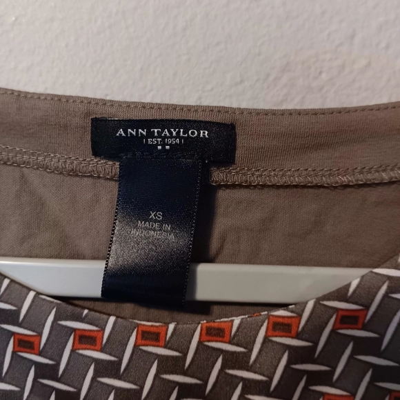 Ann Taylor Patterned Sleeveless Top - Black and Red - Picture 4 of 11